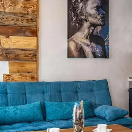 650m In&out - - Free And Parking