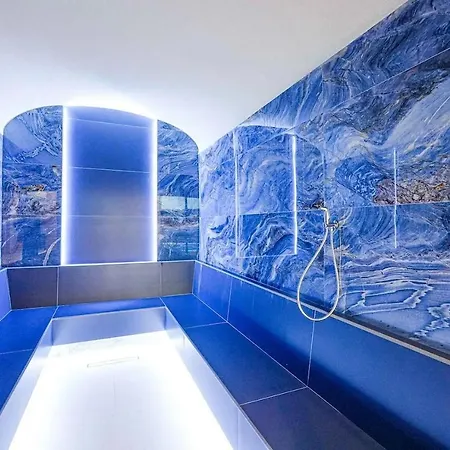 Apartmán 650m In&out - - Free And Parking