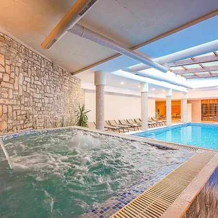 Apartmán 650m In&out - - Free And Parking